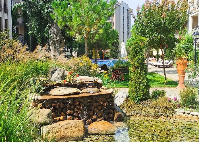 Attractive Studio-apartment In Sunny Cascadas Family